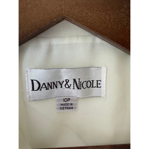 Danny & Nicole Women’s White Sleeveless Blazer Vest Size 10P Retro Old Money 90s - Picture 2 of 8